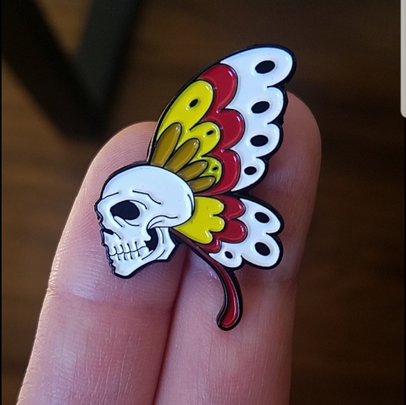 *2 for $13* Skul w/ Butterfly Headdress Enamel Pin - Picture 4 of 5